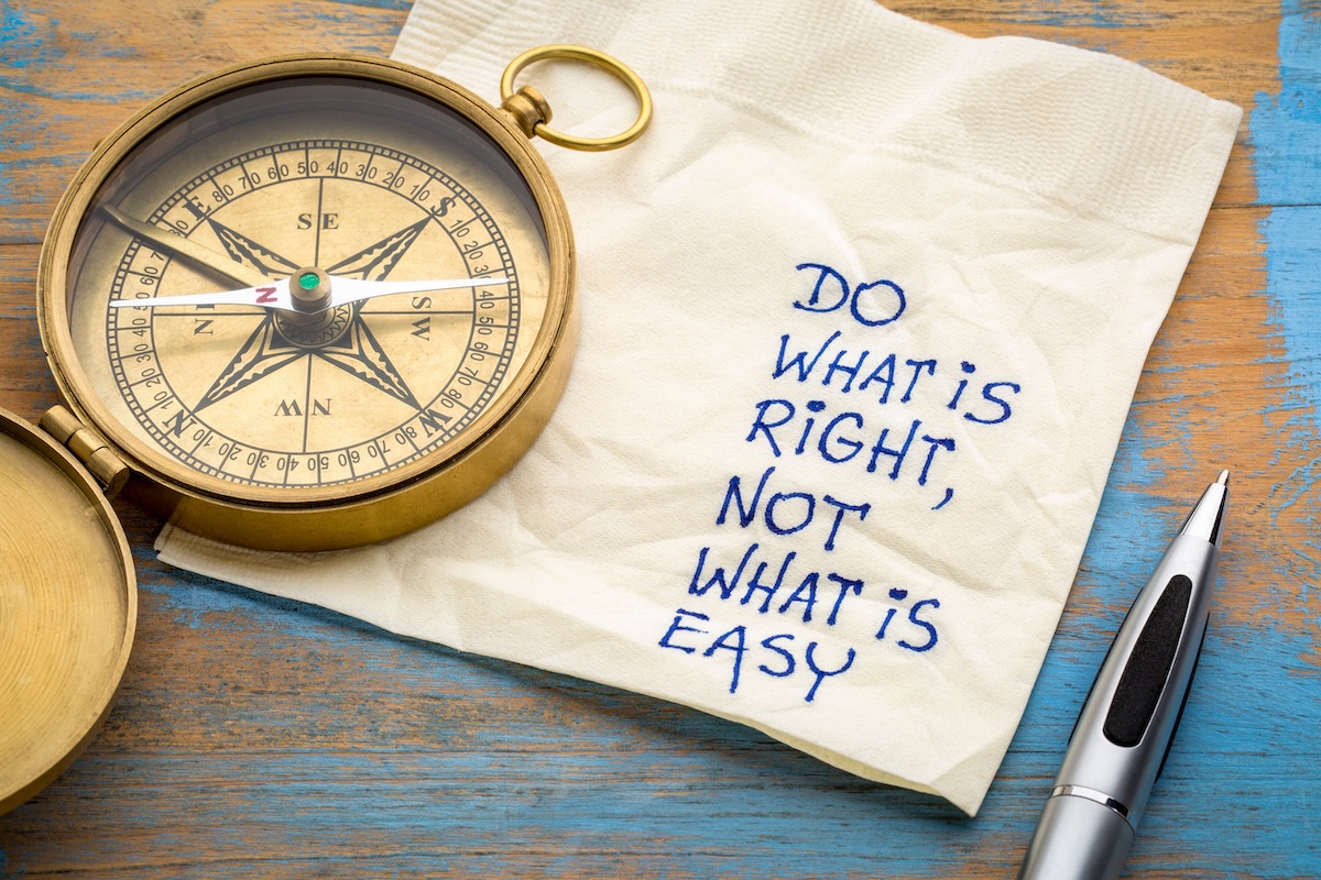 Do what is right, not what is easy advice or reminder - handwriting on a napkin with an antique brass compass
